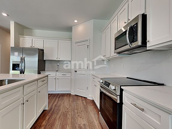 3rd image of 340 Onate Cir
