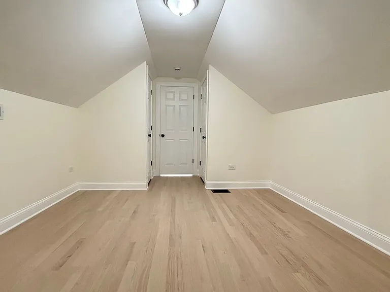 5821 W Gunnison St — Photo 36