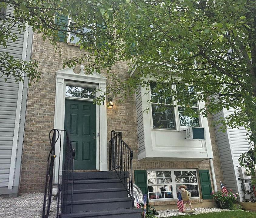 1st image of 31 Versailles Ct
