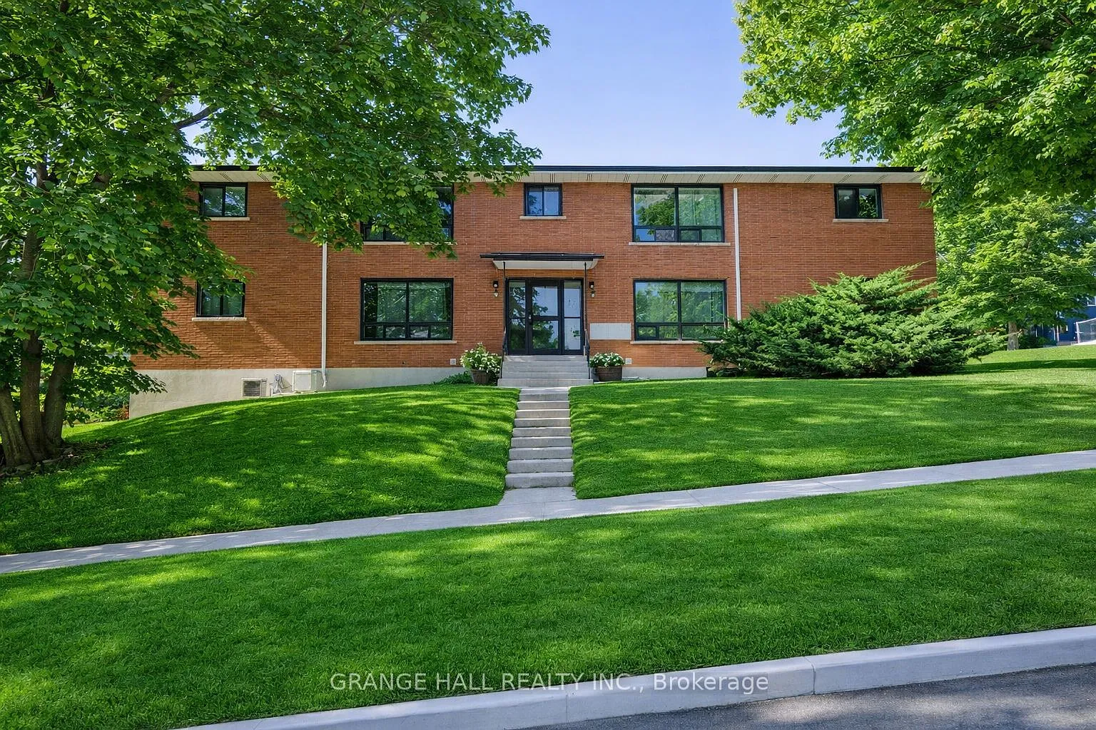 2 bed, $1,900 — Photo 1