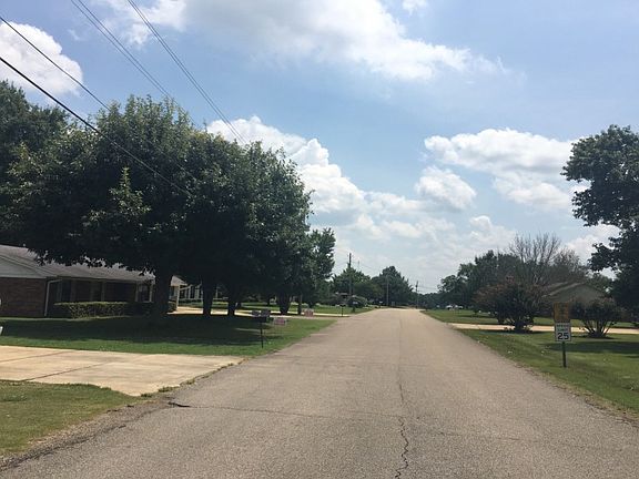 5th image of 410 W Longview Dr