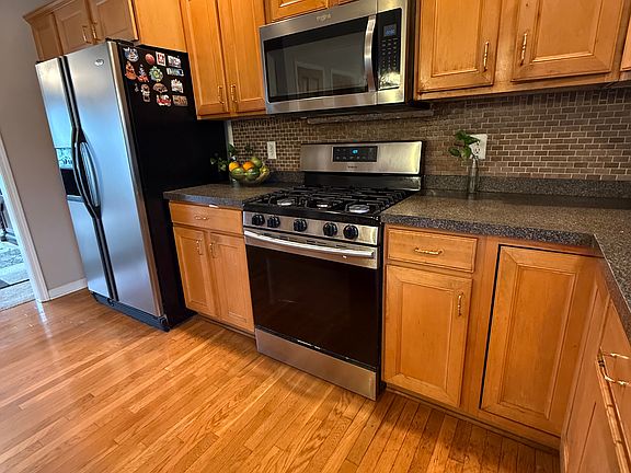 4th image of 18 Timber Cove Ct