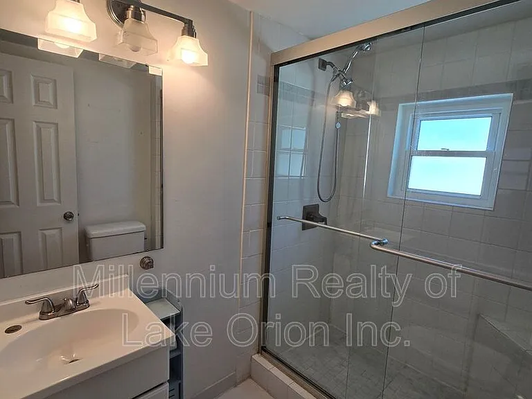 201 W York York Ave — Photo 19