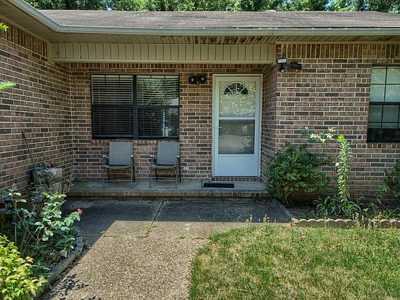 2nd image of 115 Willow Creek Dr