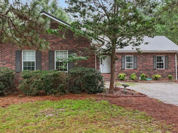 135 Edgewater Drive, West End, NC 27376