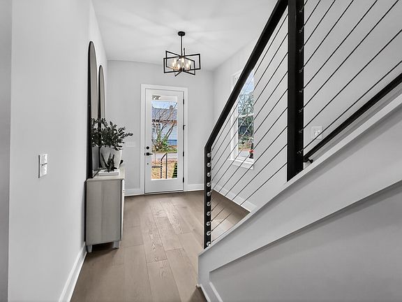 3rd image of 112B Chestnut St