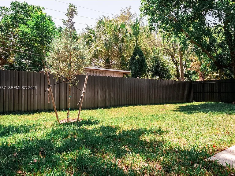 2522 NW 9th Pl — Photo 35