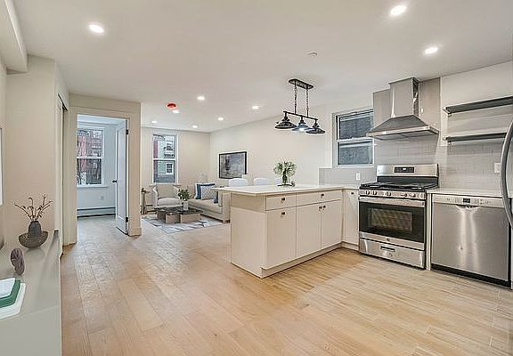 2nd image of 539 Metropolitan Ave APT 2