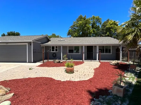 1231 Morey Cir, Hollister, CA 95023