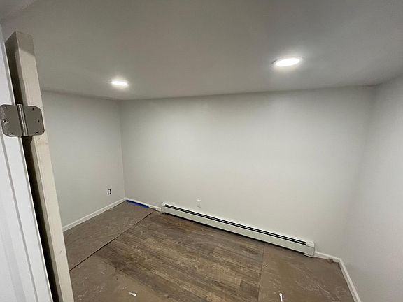 5th image of 52 Jefferson Ave #1