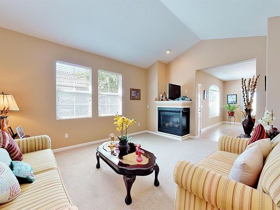 5th image of 557 Betten Ct