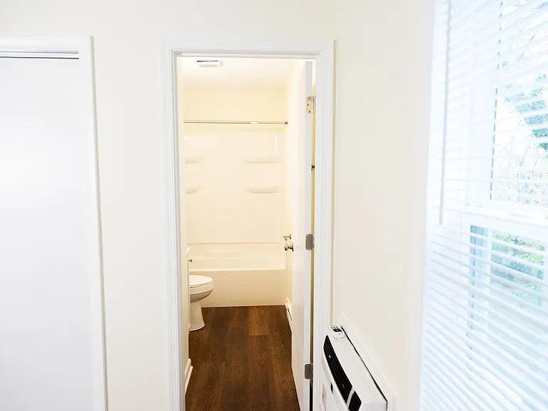 1102 Leonard St — Photo 7