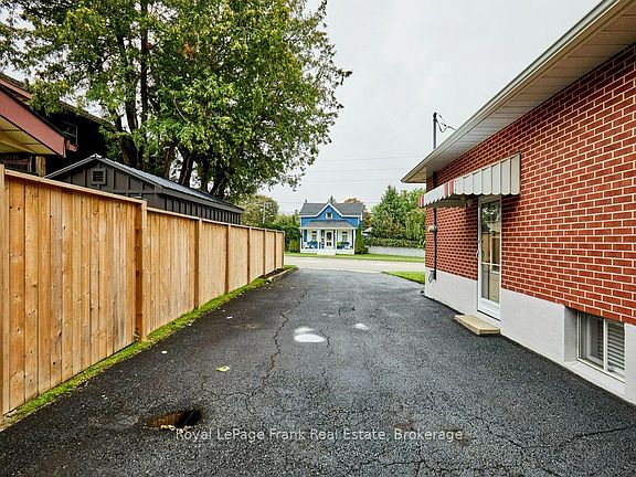 4th image of 15111 Simcoe St