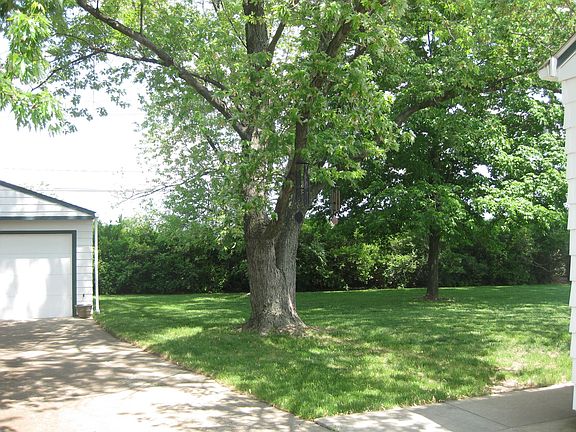 5th image of 11500 Aaron Dr