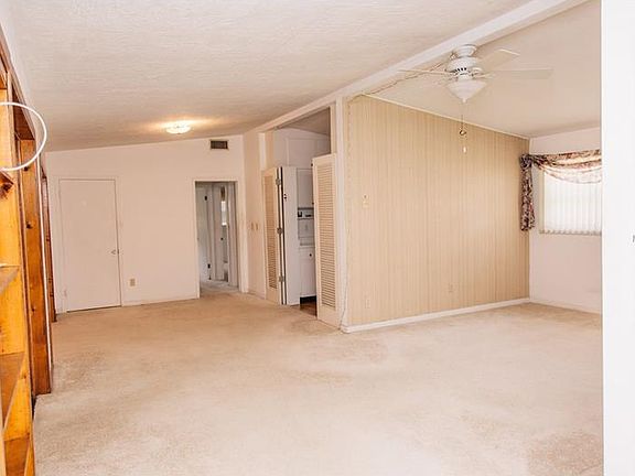 5th image of 810 E River Dr