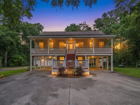 914 Claussen House Dr, Edisto Island, SC 29438