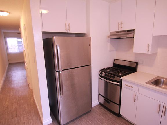 4th image of 1136 N Ogden Dr #9A