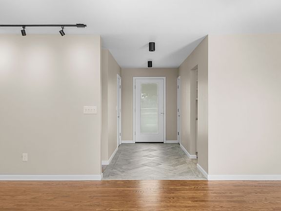 4th image of 15 Conti Ct