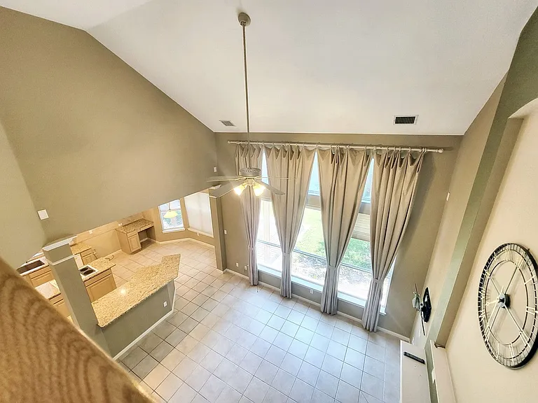 1617 Sunterro — Photo 14