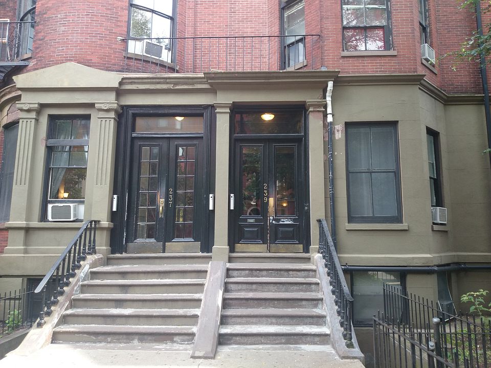 2nd image of 239 Beacon St