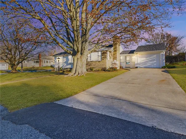 4 Oconnell Rd, Tiverton, RI 02878