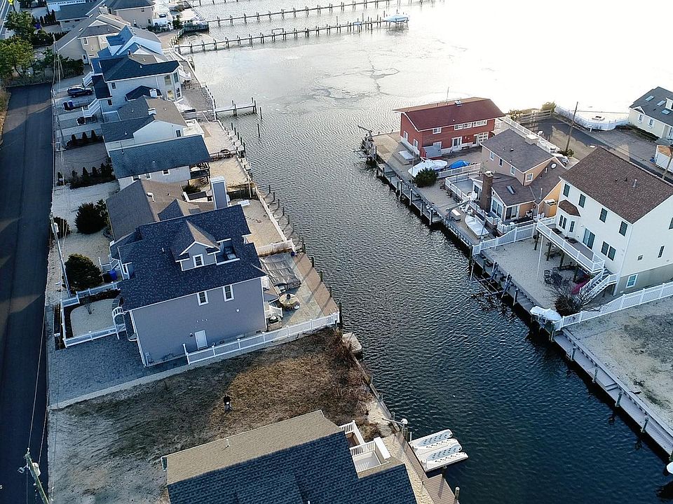 1st image of 339 S Bay Dr