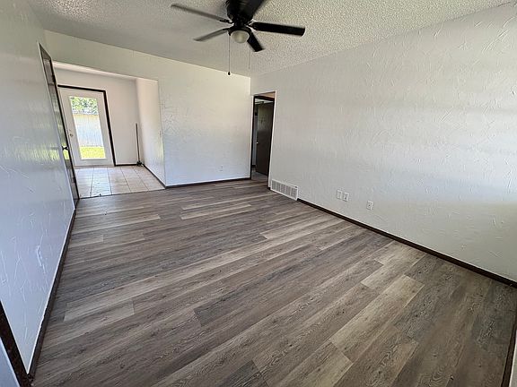 2nd image of 2404 Kings Rd