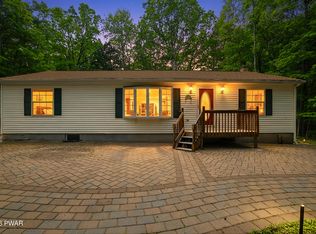 58 Aspen Ridge Dr, Hawley, PA 18428