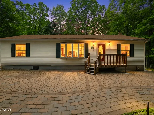 58 Aspen Ridge Dr, Hawley, PA 18428