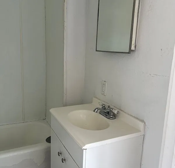 404 Thrasher Ave #B — Photo 9
