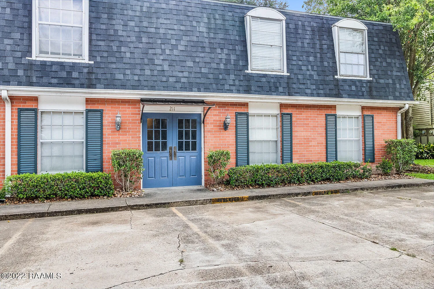 2 bed, 850 sqft, $960 — Photo 1