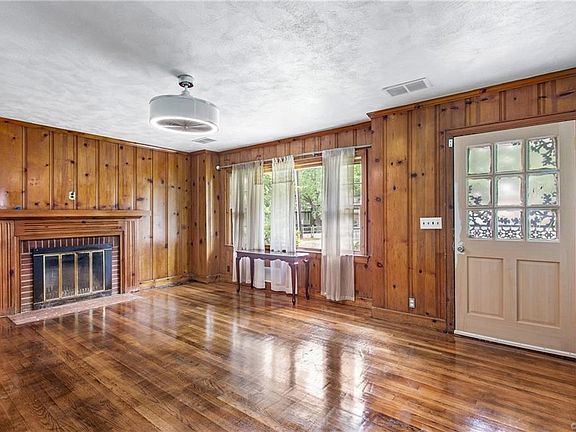 4th image of 6409 Shadybrook Ln