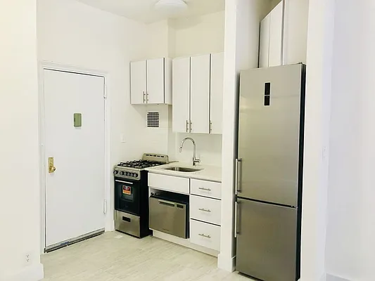 Rented by Dynamik Realty | media 10