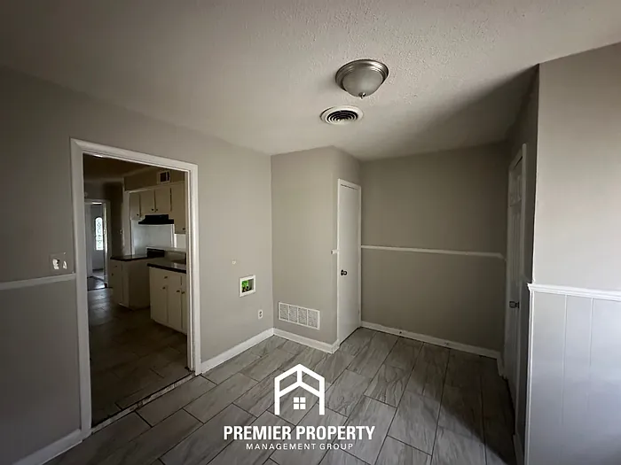 5131 Rolling Meadows Dr — Photo 7