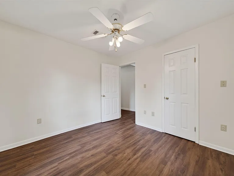 418 Texas St — Photo 26