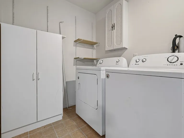 26070 N Lake Dr — Photo 11