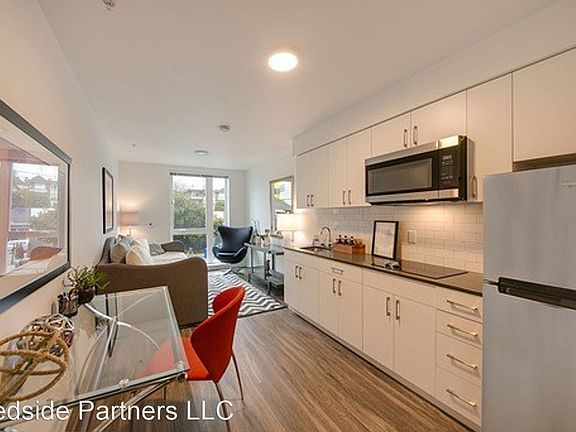 4th image of 1715 12th Ave #203