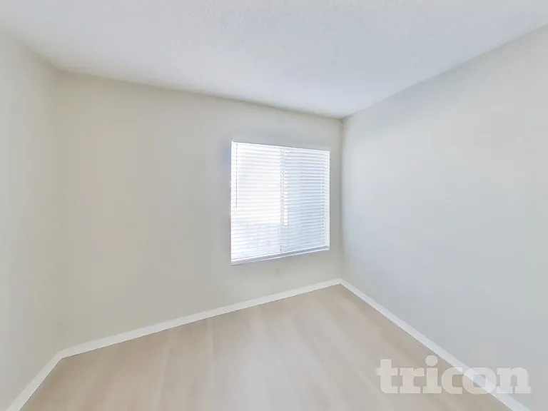 6219 W North Ln — Photo 9