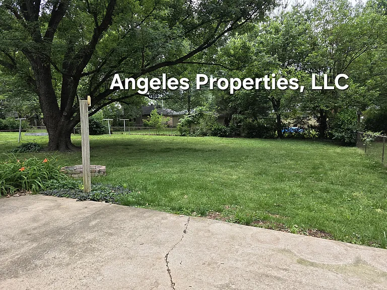 1318 E Downing St — Photo 19