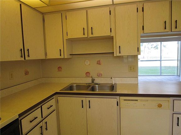 5th image of 4240 Ironwood Cir APT 105A