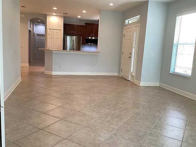323 Capulet Dr — Photo 9