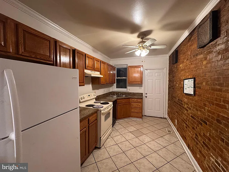 1009 W Fayette St — Photo 5