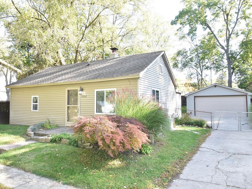 Spacious 3 bedroom 2 full bath Ranch home with 1350 square Feet
