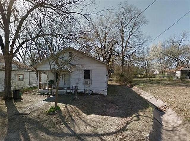 2nd image of 1435 W Houston St