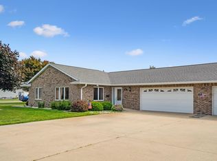 1015 Main St, Jesup, IA 50648