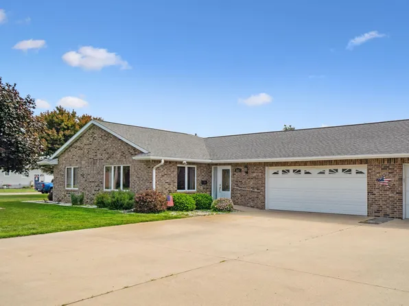1015 Main St, Jesup, IA 50648