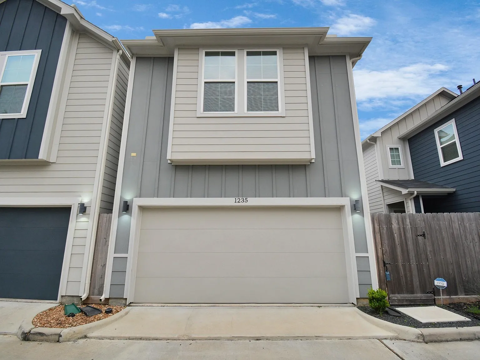 3 bed, 2.5 bath, 1505 sqft, $2,050 — Photo 1