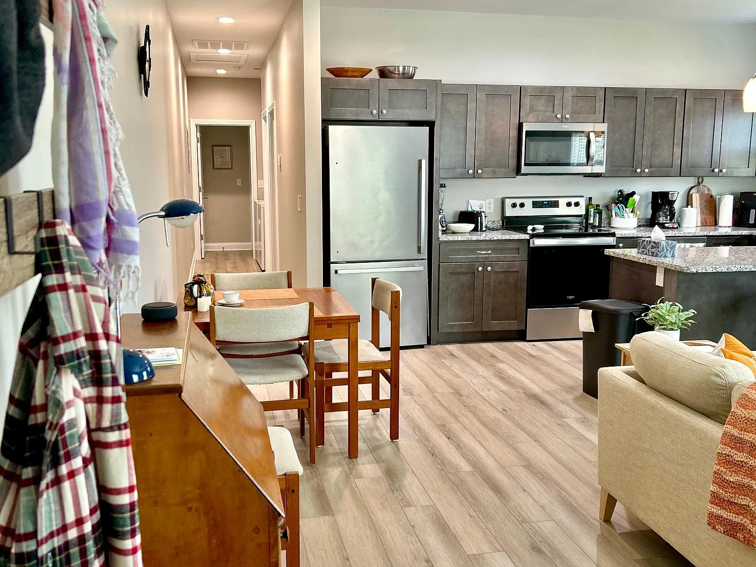 2 bed, 1000 sqft, $1,150 — Photo 2