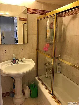 Sold by E Realty International Corp | media 14