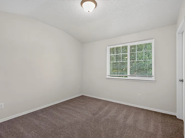 1506 SE Kobus Way — Photo 11